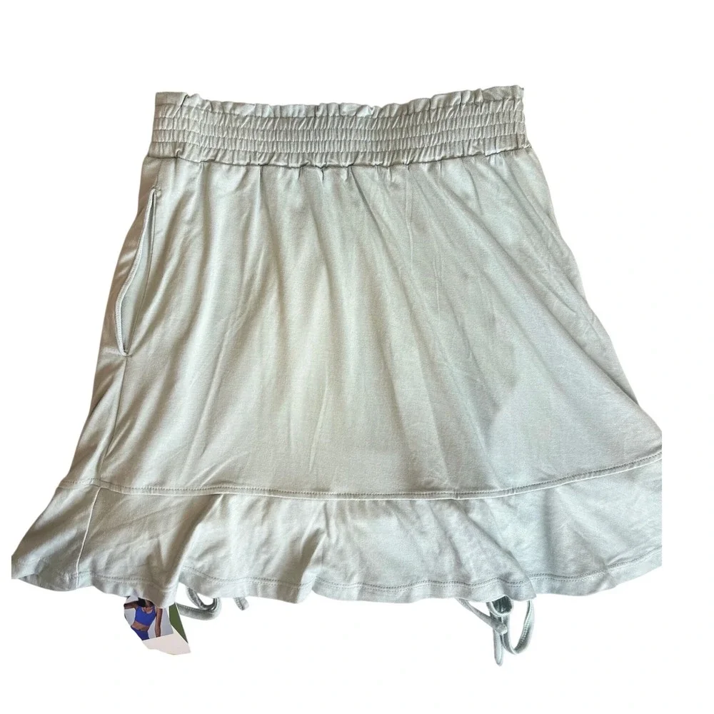 Halara Pistachio Green Smocked Ruched Mini Skirt with Pockets Size Small NWT